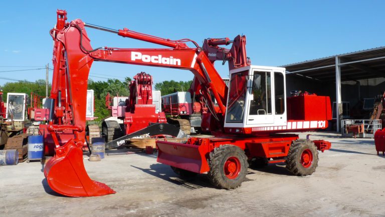 Manifestation d'engins de travaux public en action - Poclain 101