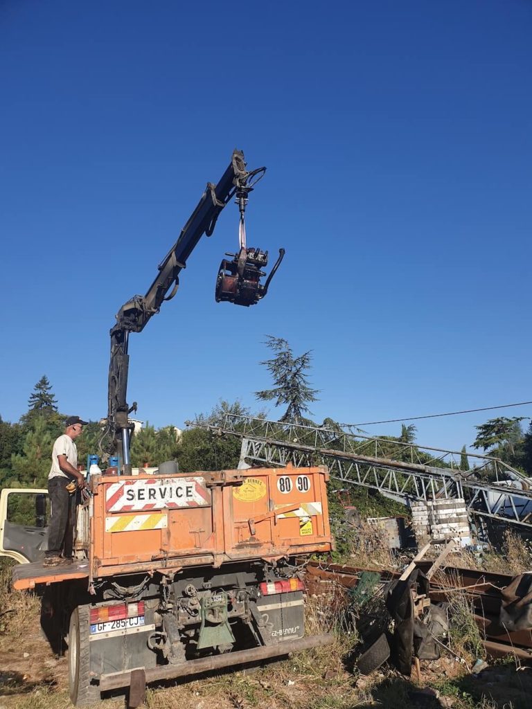 L'extraction de la pompe de la 400 CK Poclain