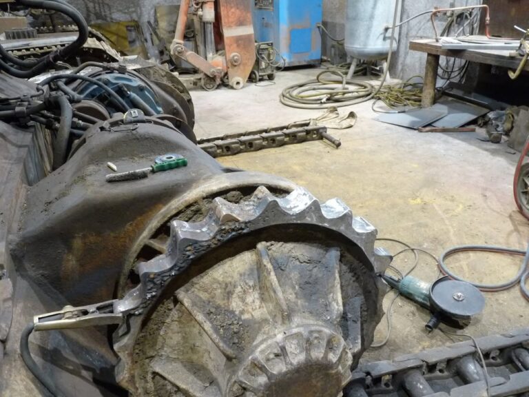 HC 300 Poclain pendant la restauration