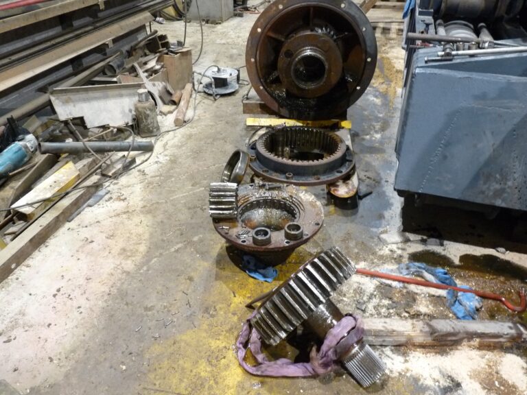 restauration des réducteur de chenilles de la HC 300