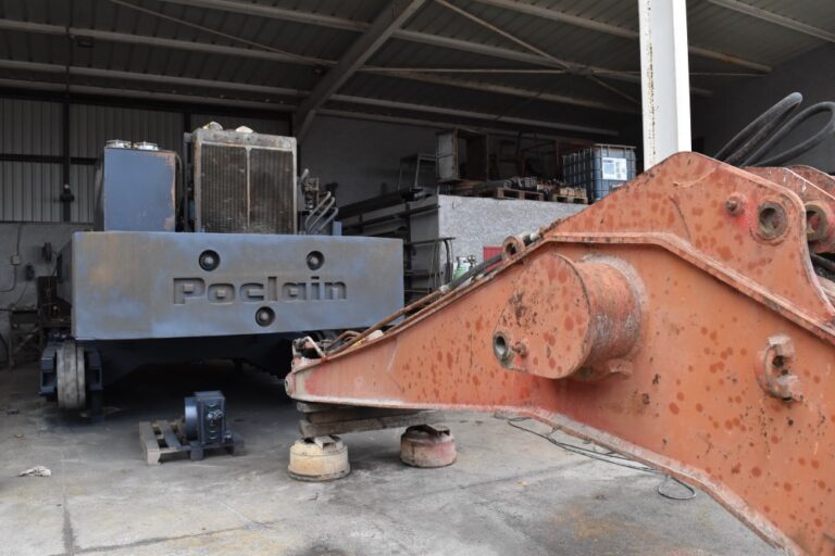 HC 300 Poclain pendant la restauration